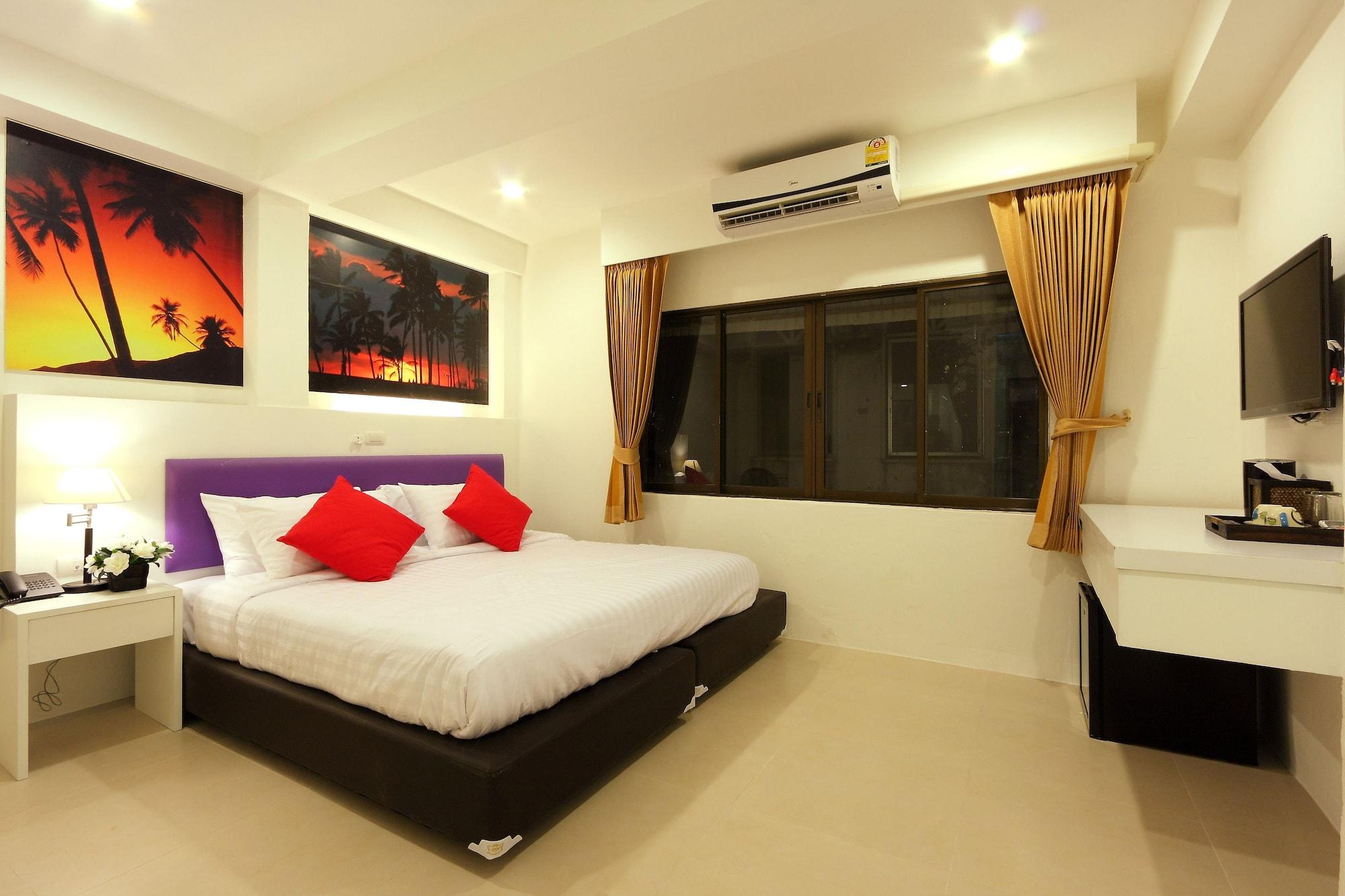 Armoni Patong Beach Hotel Buitenkant foto