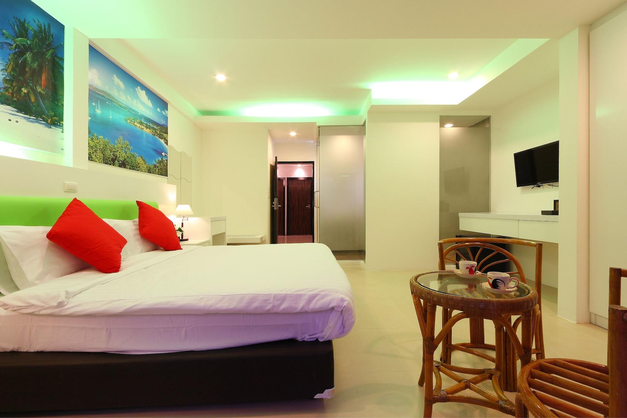 Armoni Patong Beach Hotel Buitenkant foto