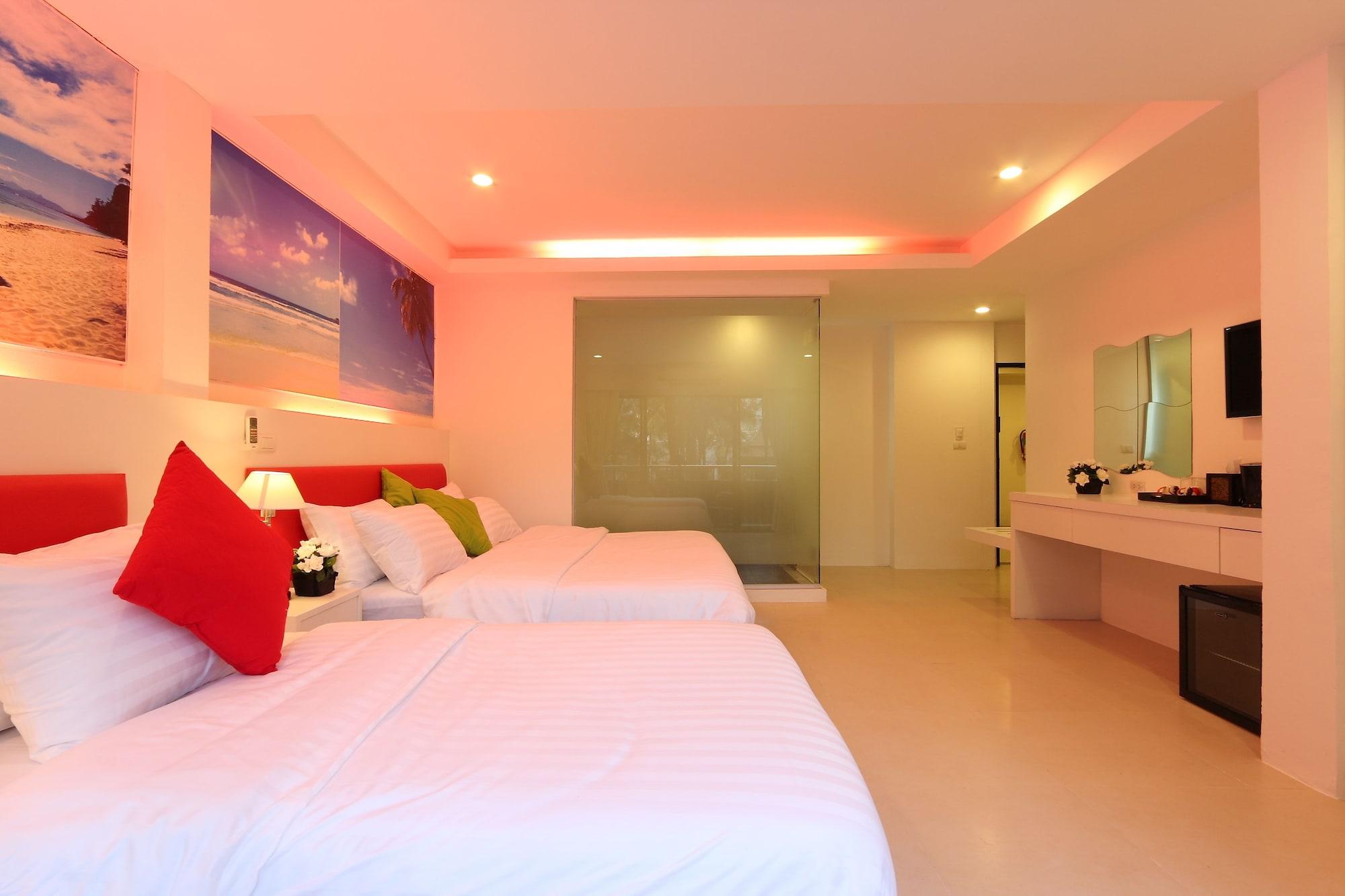 Armoni Patong Beach Hotel Buitenkant foto