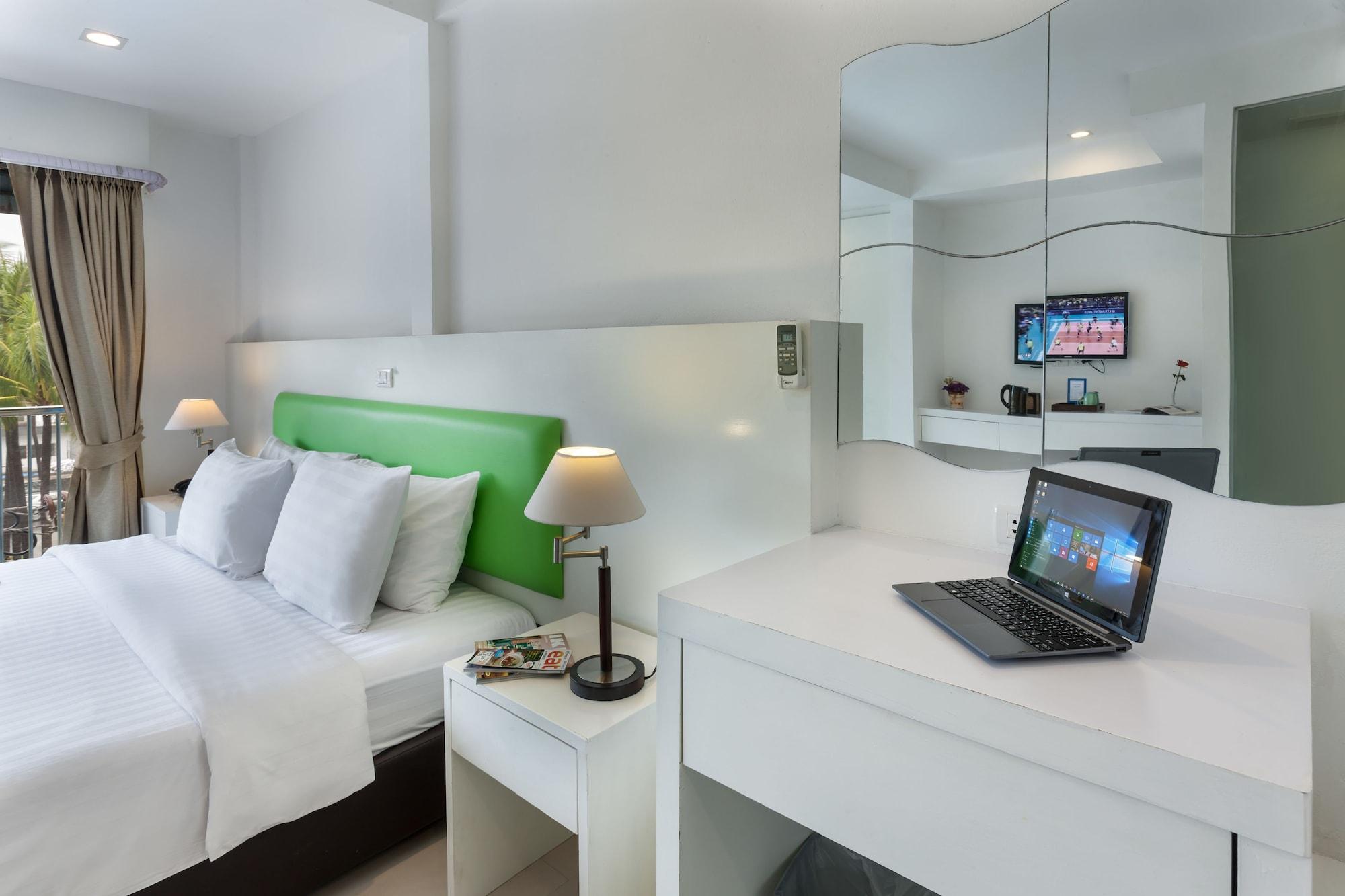 Armoni Patong Beach Hotel Buitenkant foto