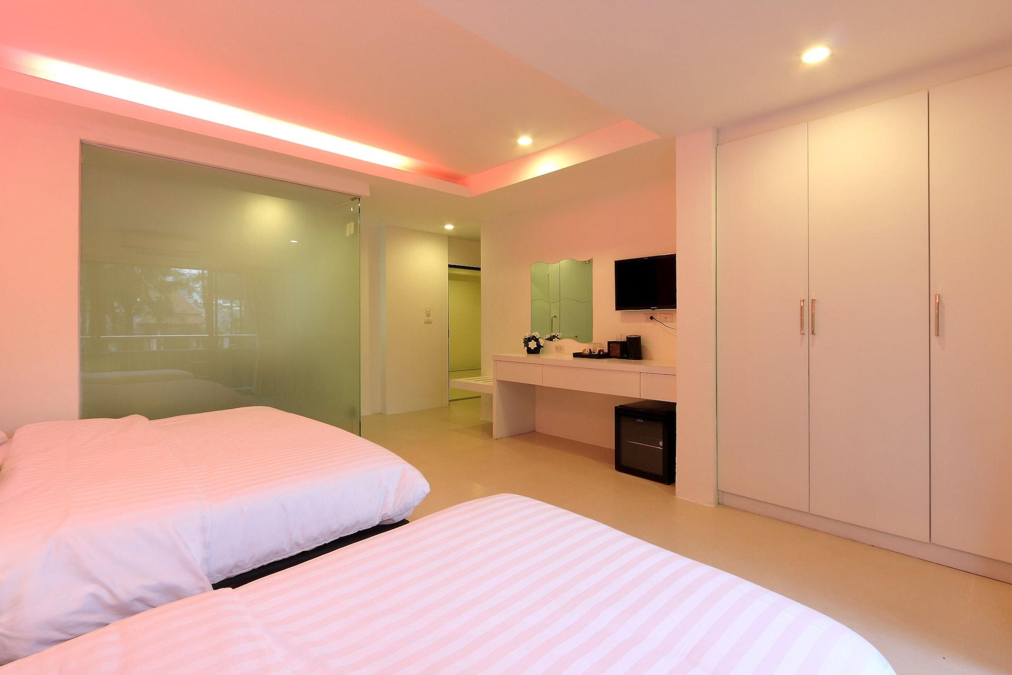 Armoni Patong Beach Hotel Buitenkant foto
