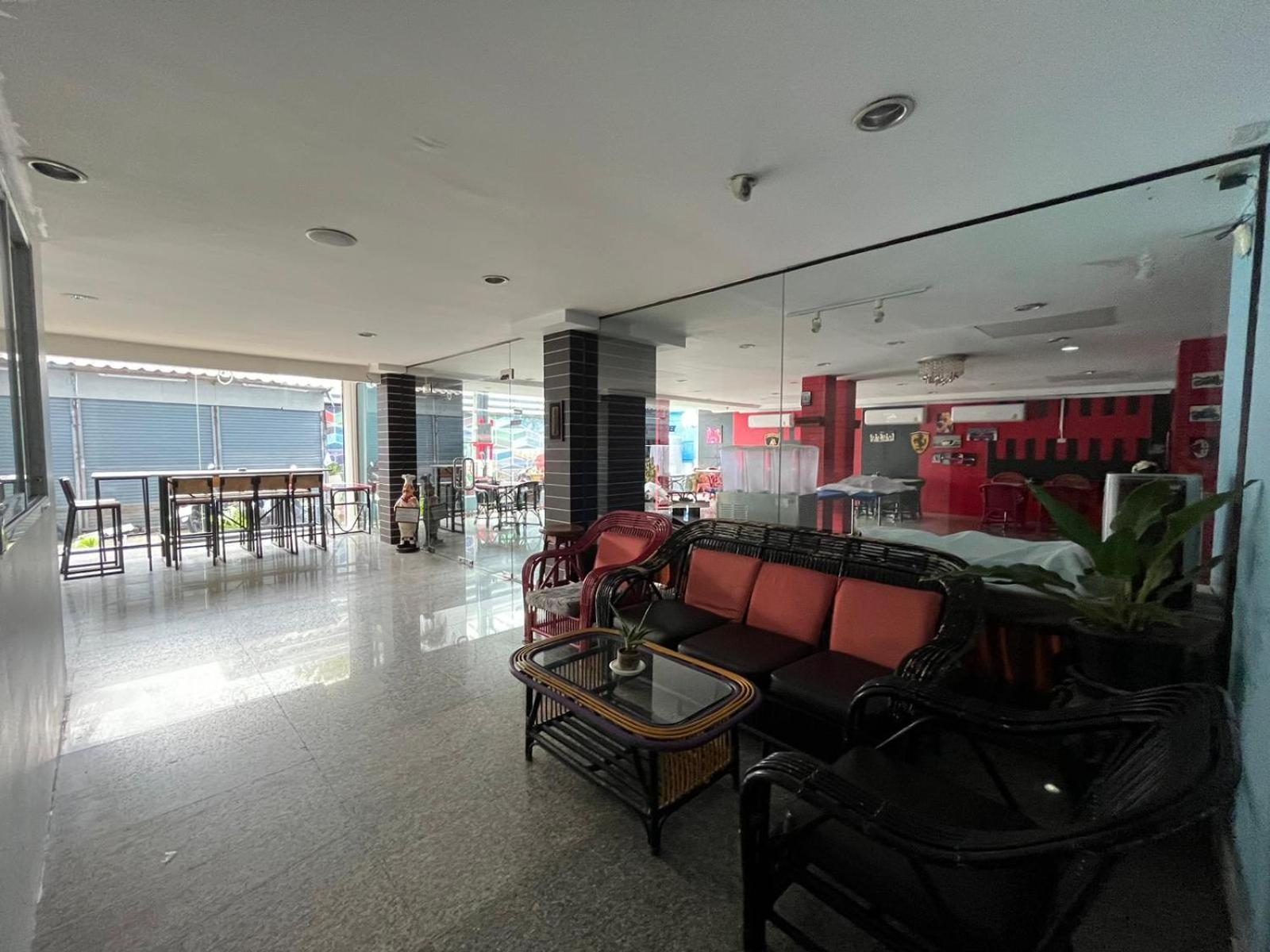 Armoni Patong Beach Hotel Buitenkant foto