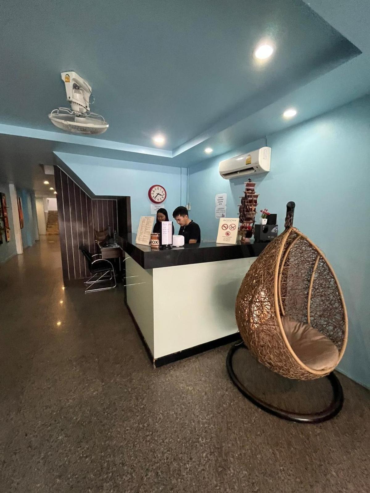 Armoni Patong Beach Hotel Buitenkant foto