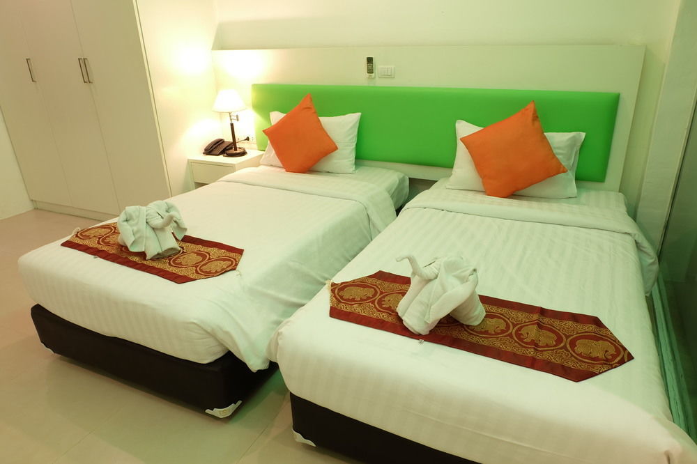 Armoni Patong Beach Hotel Buitenkant foto