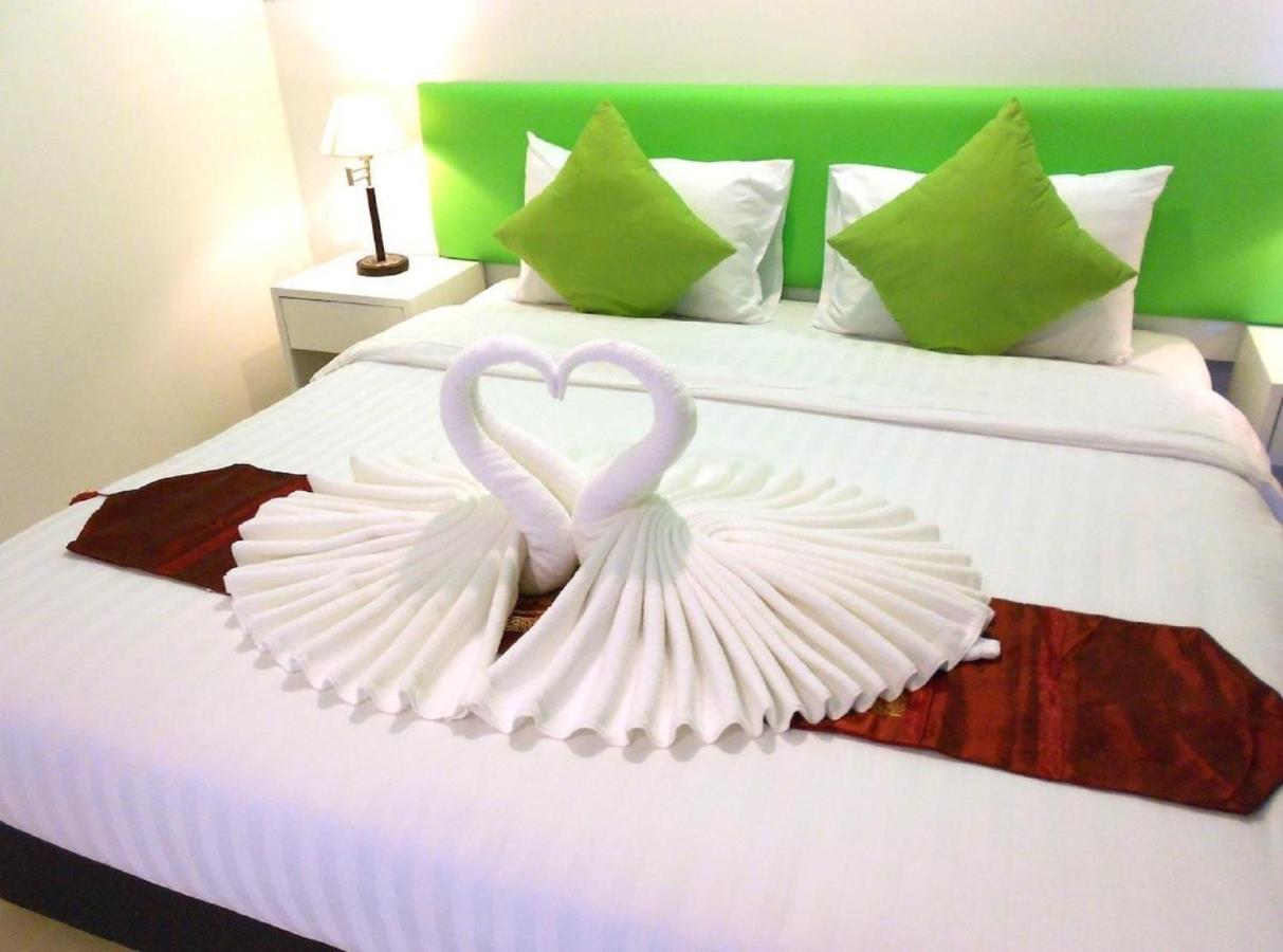 Armoni Patong Beach Hotel Buitenkant foto