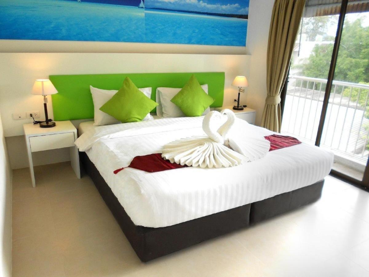 Armoni Patong Beach Hotel Buitenkant foto